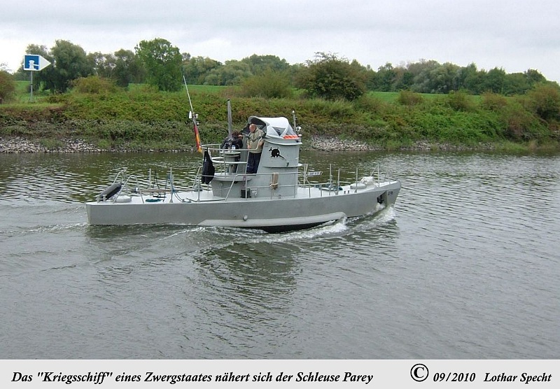 2010_09_28-Parey-Schleuse-mini_Kriegsschiff-001-web.jpg