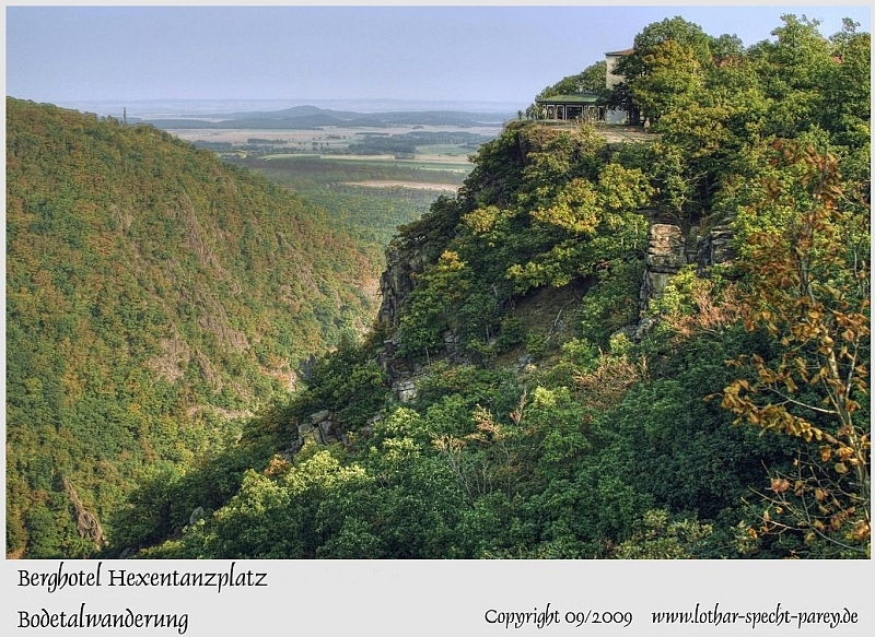 Harz-Bodetal-018-September_2009-Aussichtspunkt_am_Hexentanzplatz-Berghotel.jpg