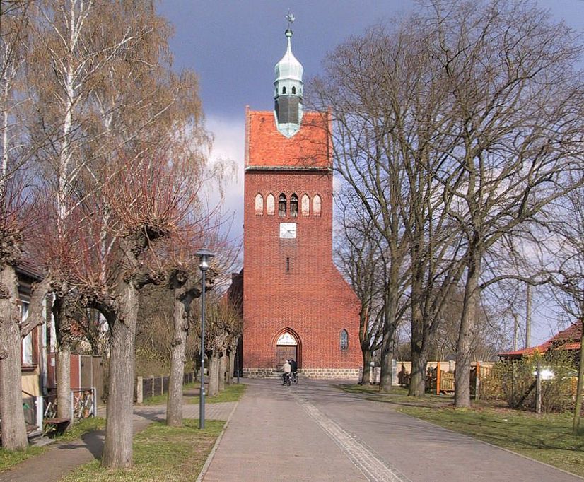 003-Derben-Kirche-West-2008_04_08.jpg