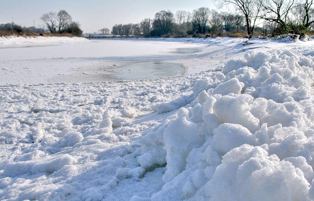 2012_02_08-Parey-Elbe-Eisformen_nach_Winterhochwasser--005.jpg
