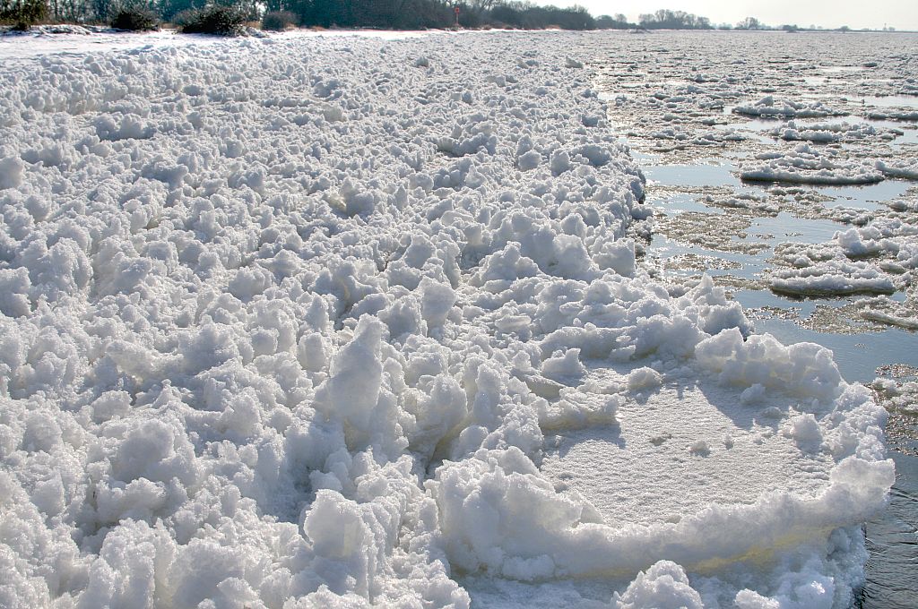 2012_02_08-Parey-Elbe-Eisformen_nach_Winterhochwasser--006.jpg