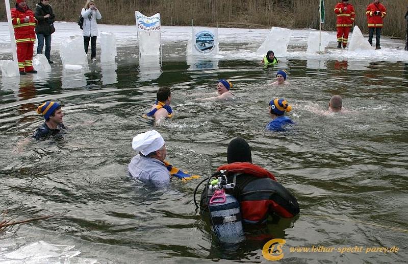 Ferchland-Eisbaden-Winterschwimmen-2009_01_31-097.JPG