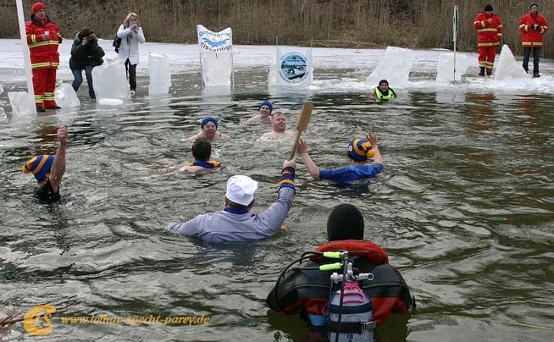 Ferchland-Eisbaden-Winterschwimmen-2009_01_31-098.JPG