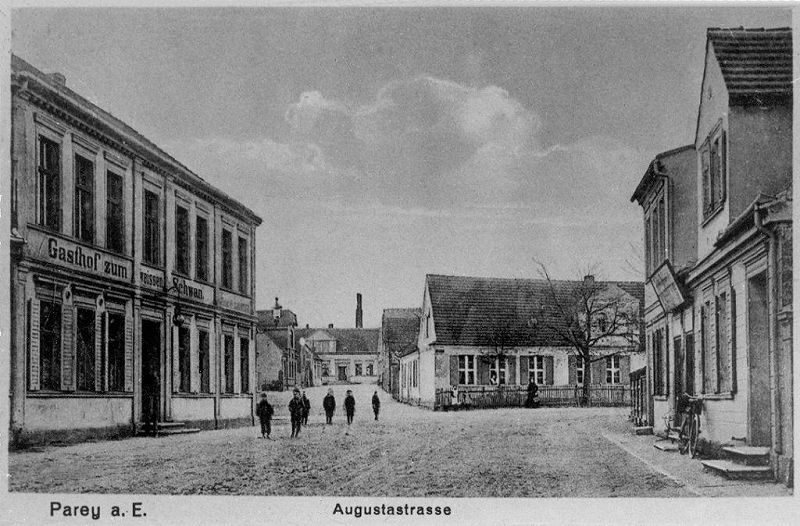 AK-Parey-Augusta-Ecke_Kirchenstrasse-ungepflastert.jpg