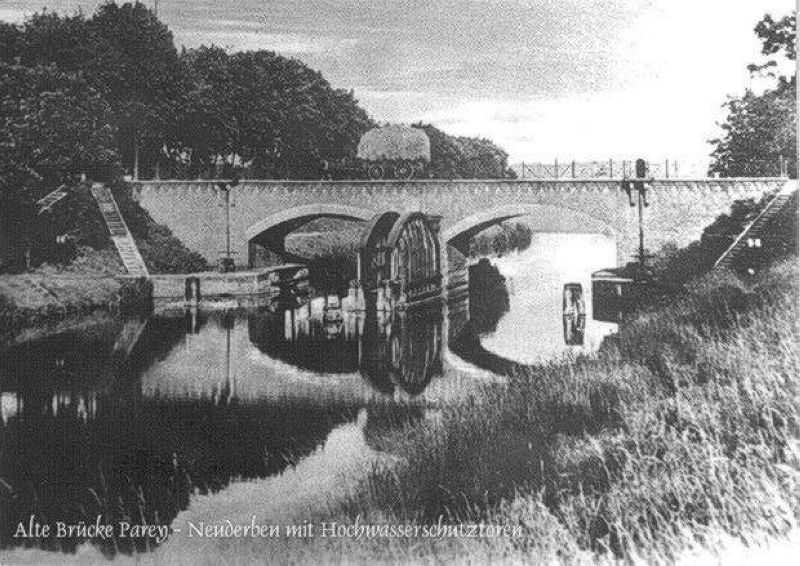 AK-Parey-Bruecke_nach_Neuderben_mit_Hochwasserschutztoren.jpg