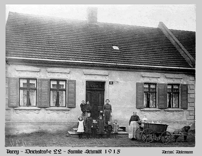 Parey-Deichstr_22-Fam_Schmidt-1915-web.jpg