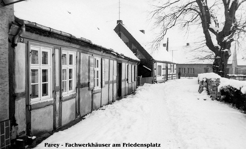 Parey-Friedensplatz-Fachwerkhaus-Schnee.jpg