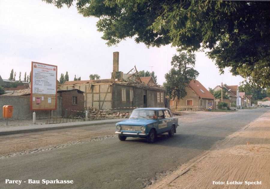 Parey-Hesses_Berg-004-Hauptstraße-Sparkasse_Neubau.jpg