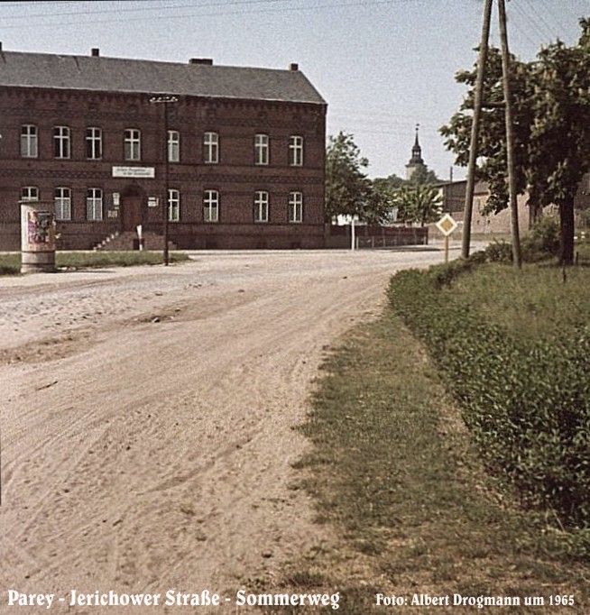 Parey-Jerichower_Strasse-Sommerweg-um1965-web.jpg