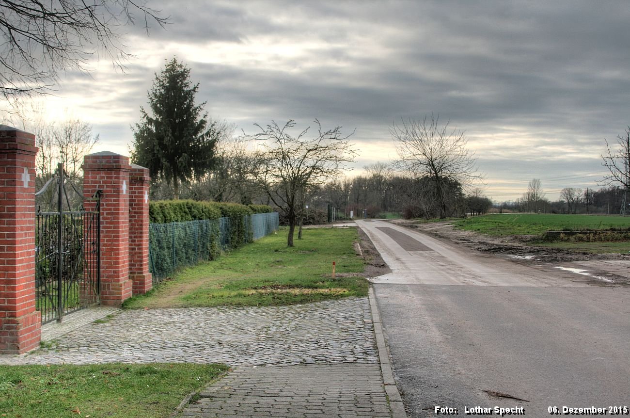 Parey-Siedlungsweg-Deichbaustelle-Schleuse-2015_12_06-001.jpg