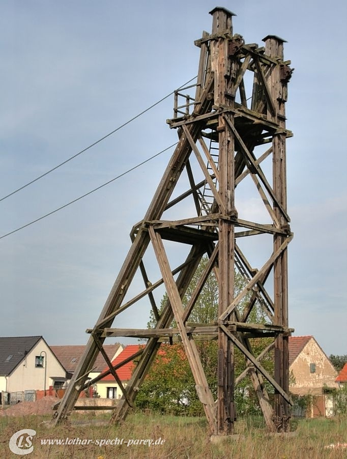 011-Parey-Kabelkrananlage-2010_04_29.jpg - östlicher Pylon