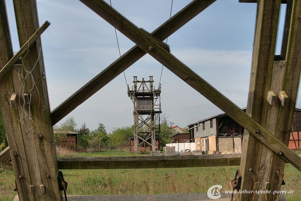 015-Parey-Kabelkrananlage-2010_04_29.jpg - Blick auf den "Maschinenturm"