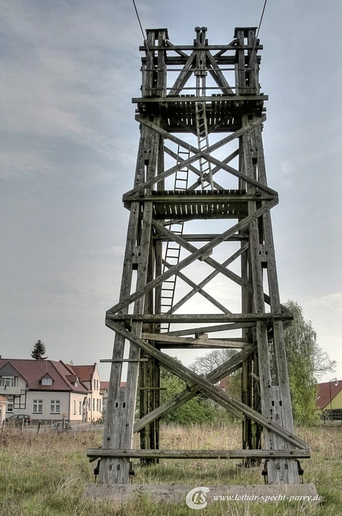 016-Parey-Kabelkrananlage-2010_04_29.jpg - Östlicher Pylon