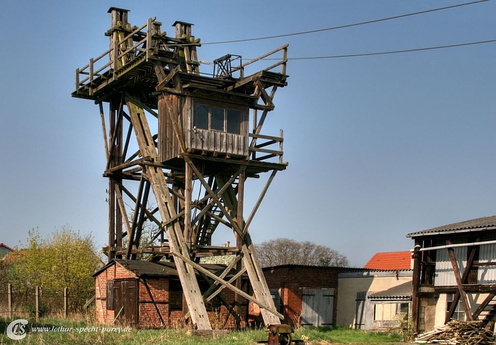 017-Parey-Kabelkrananlage-2010_04_29.jpg - Maschinenturm mit Steuerstand und Maschinenhaus