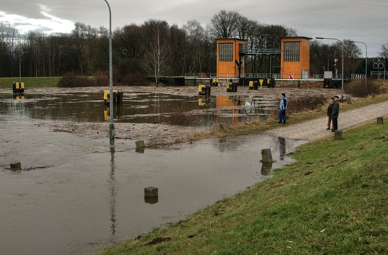 2011_01_18-011-Parey-An_der_Elbe-Winter-Hochwasser.jpg