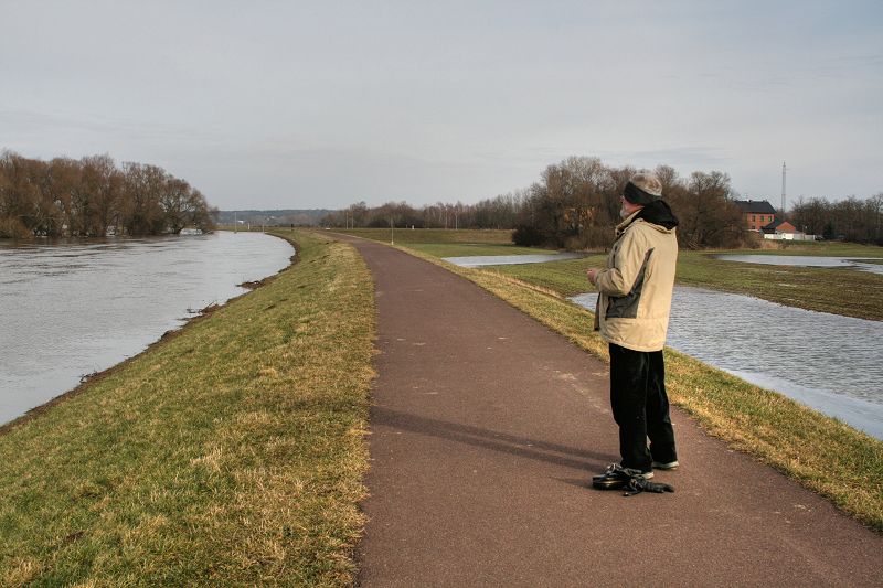 2011_01_22-002-Parey-Elbe-Hochwasser-Deichwache.jpg