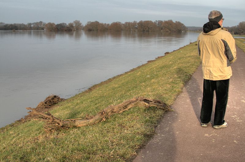 2011_01_22-015-Parey-Elbe-Hochwasser-Deichwache.jpg