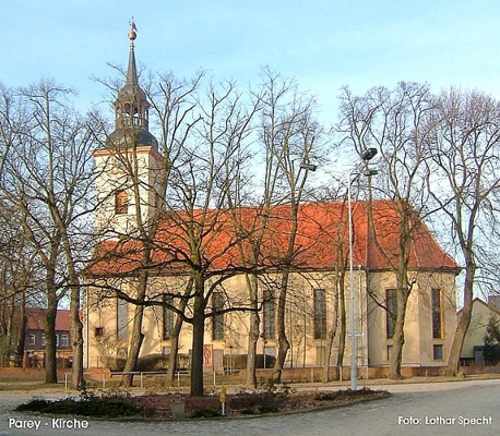 Parey-Kirche-Suedseite